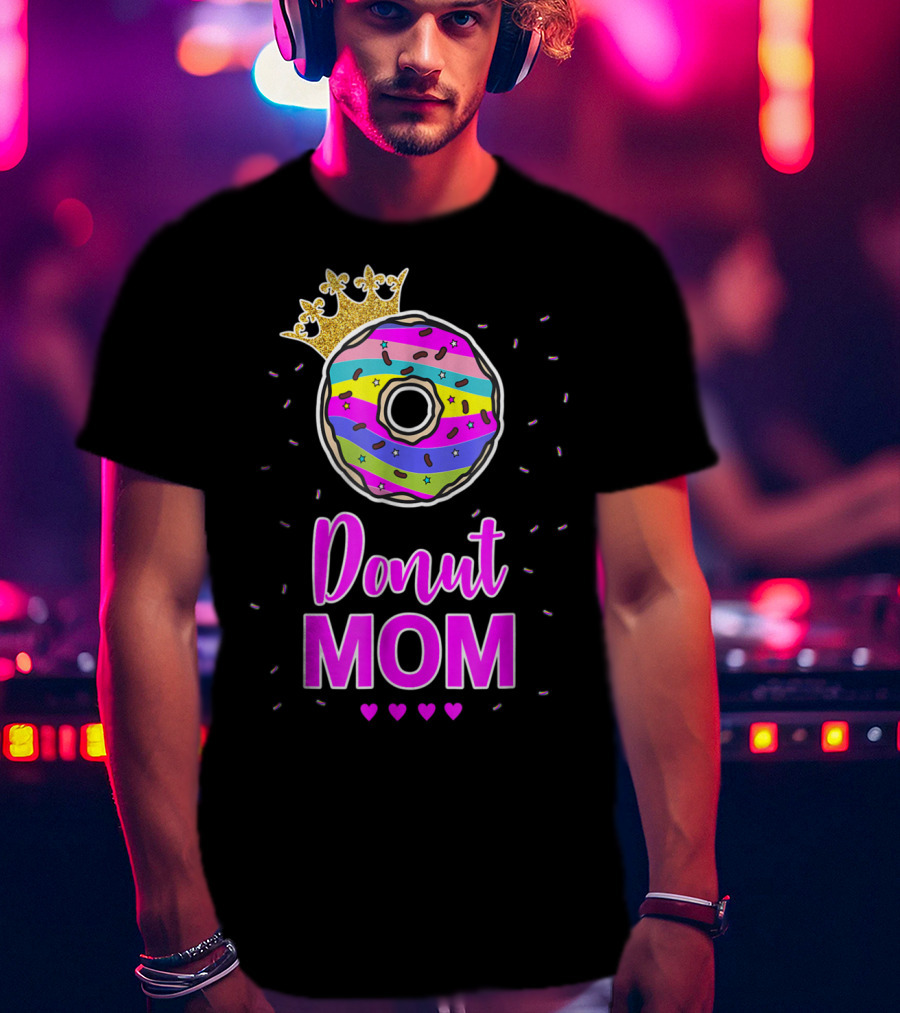 Donut Mom Birthday Girl Matching Family Cake24 Multicolored Crown Hearts T-Shirt