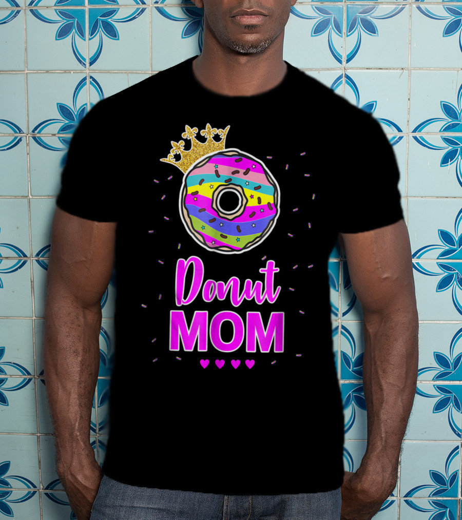 Donut Mom Birthday Girl Matching Family Cake24 Multicolored Crown Hearts T-Shirt