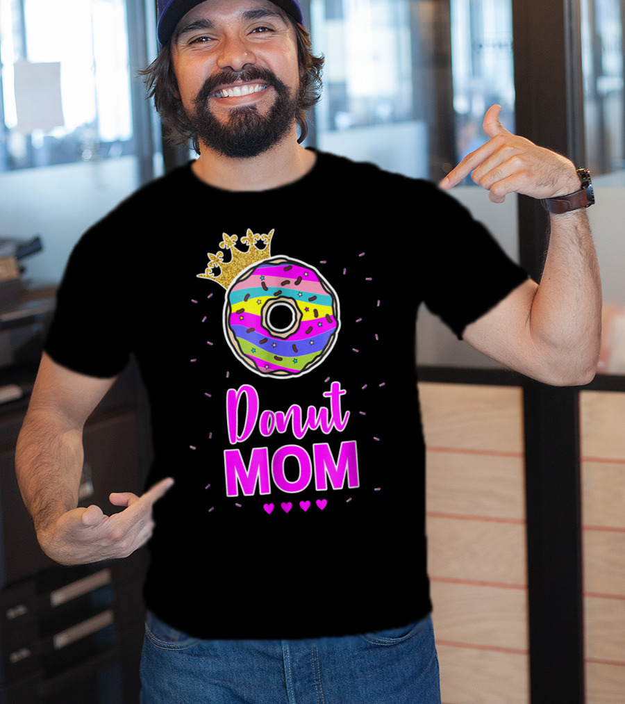 Donut Mom Birthday Girl Matching Family Cake24 Multicolored Crown Hearts T-Shirt
