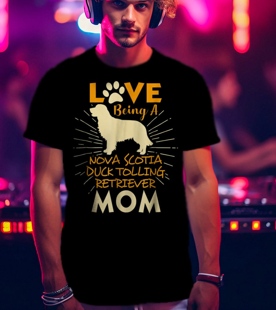 Love Being A Nova Scotia Duck Tolling Retriever Mom T-Shirt