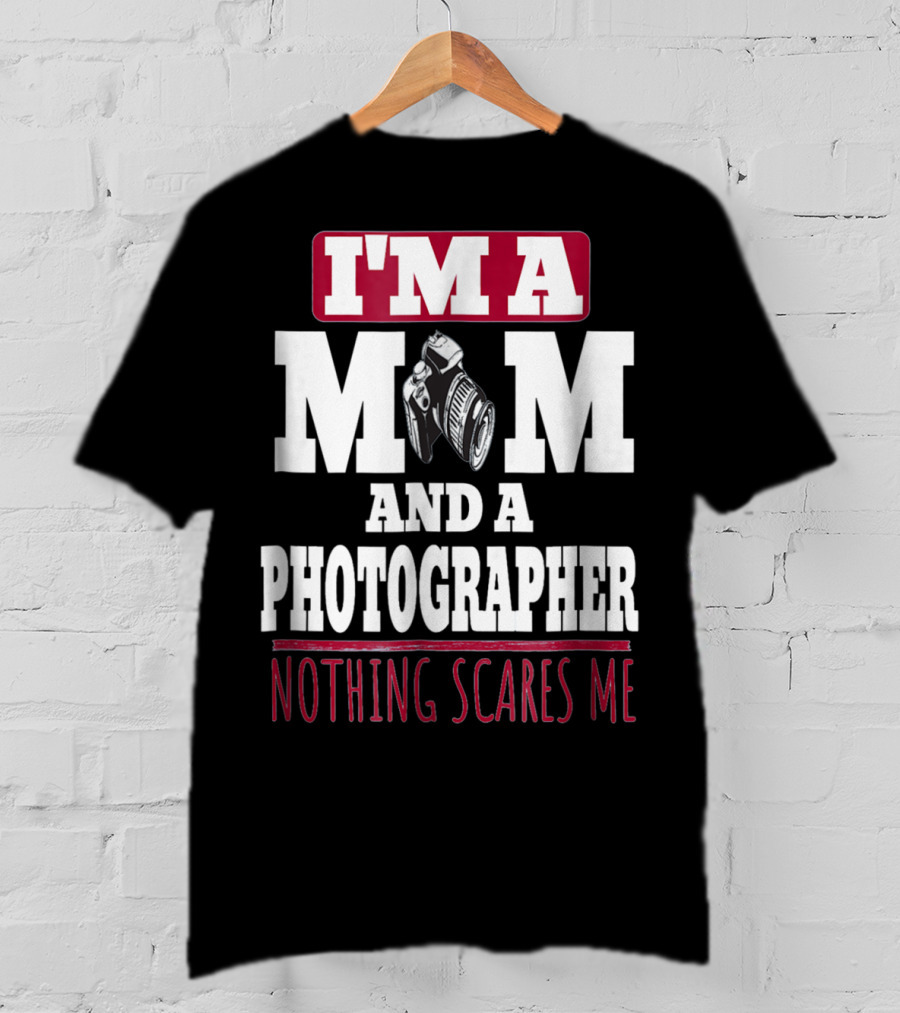 I'm A Mom And A Photographer Nothing Scares Me T-Shirt