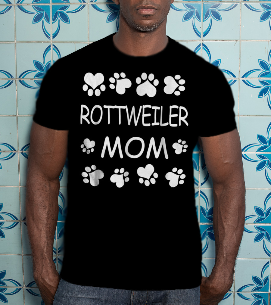 Rottweiler Mom Paw Prints And Hearts For Dog Lovers T-Shirt