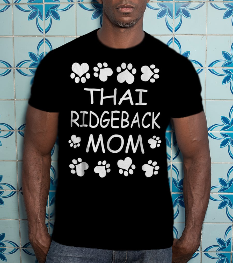Thai Ridgeback Mom For Christmas Birthday With Paw And Heart Motifs T-Shirt