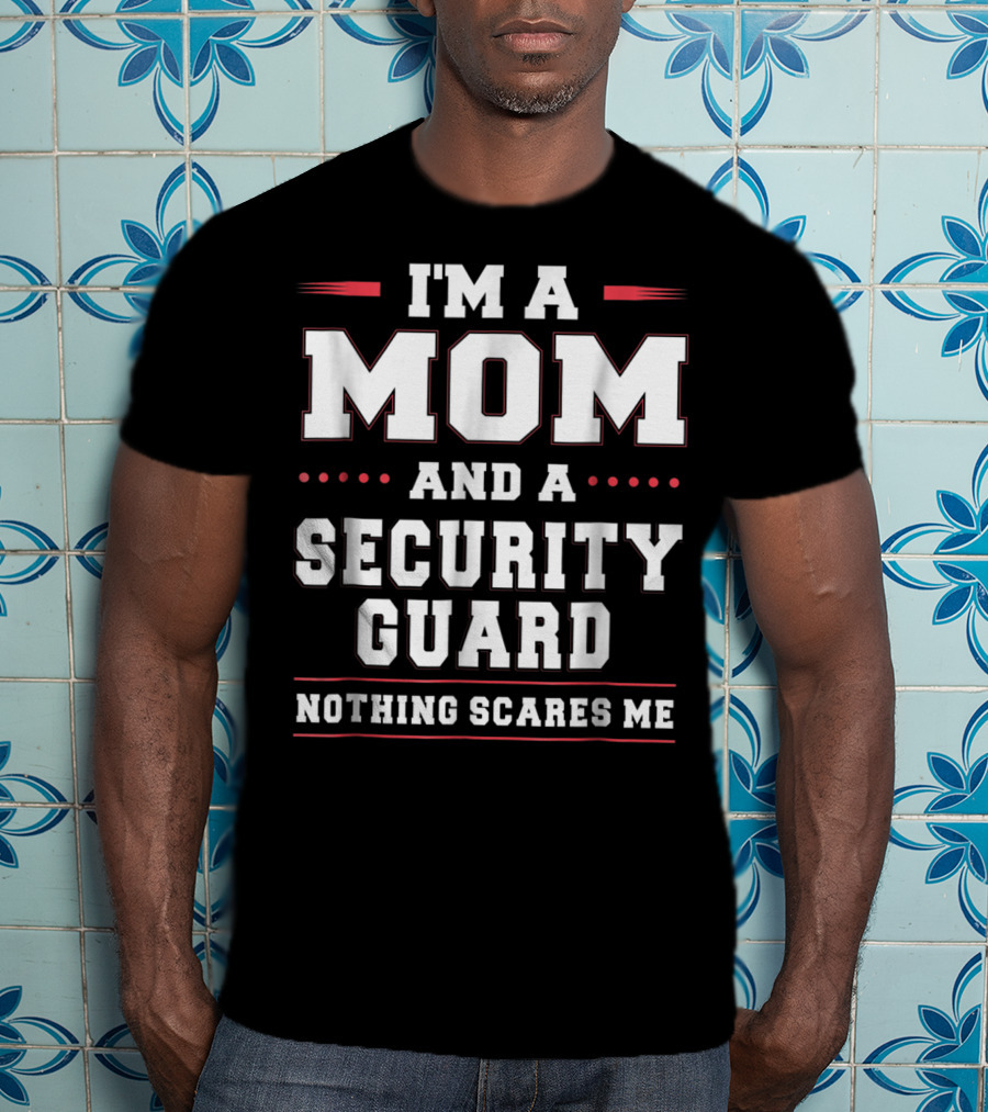 I'm A Mom And A Security Guard Nothing Scares Me T-Shirt