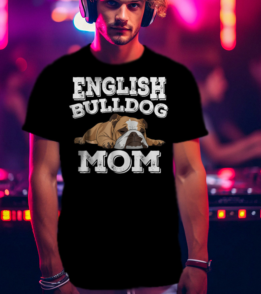 English Bulldog Mom Cute Funny English Bulldog T-Shirt