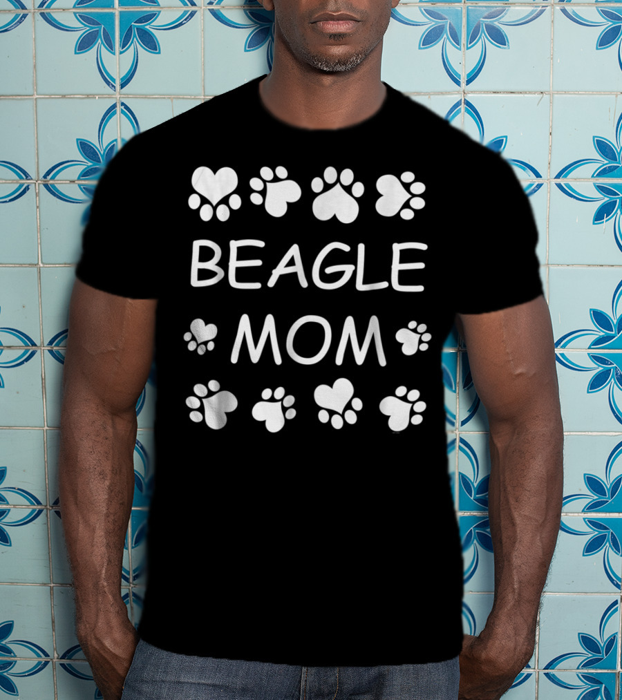 Beagle Mom Paw Print Hearts Christmas Birthday T-Shirt