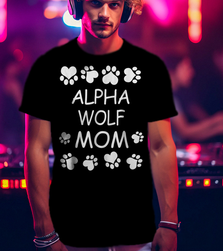 Alpha Wolf Mom Paw Prints For Christmas Birthday T-Shirt