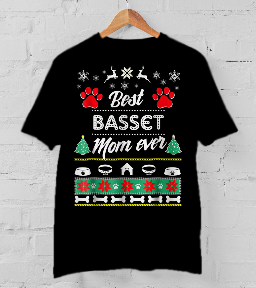 Best Basset Mom Ever Christmas Paw Print Snowflakes Holiday T-Shirt