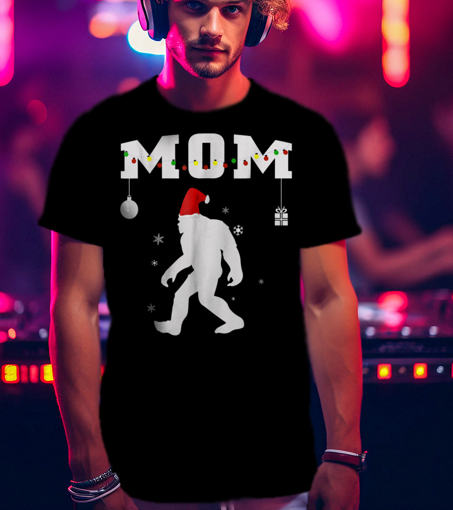 Bigfoot Mom Christmas Santa Hat Ornament Snowflakes Gift T-Shirt
