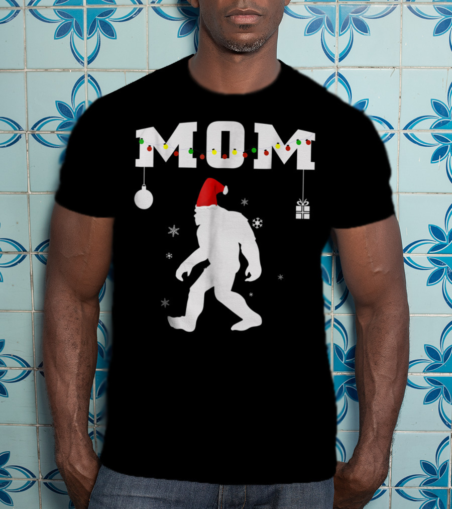 Bigfoot Mom Christmas Santa Hat Ornament Snowflakes Gift T-Shirt