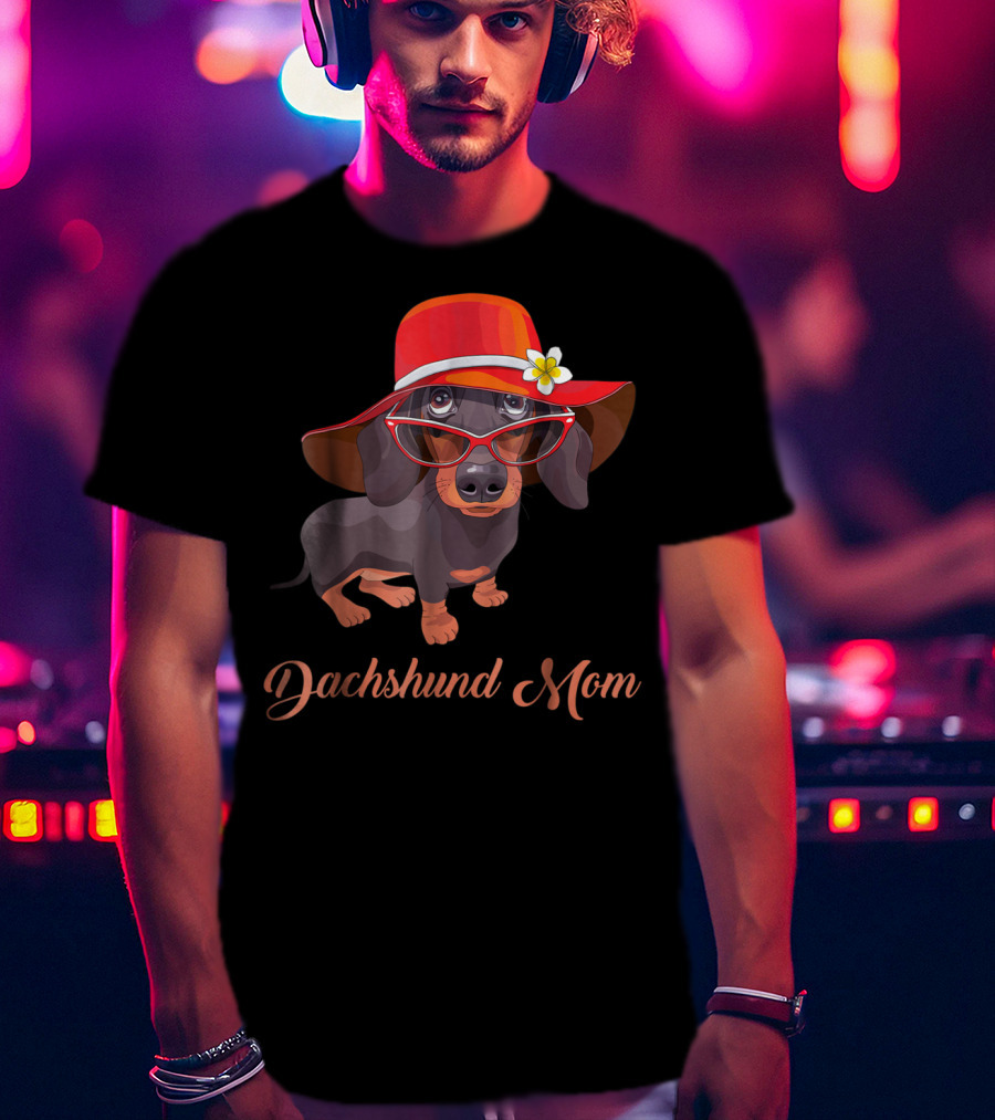 Dachshund Mom Mom Of Dachshund Dogs Pet Puppies With Red Hat And Glasses T-Shirt