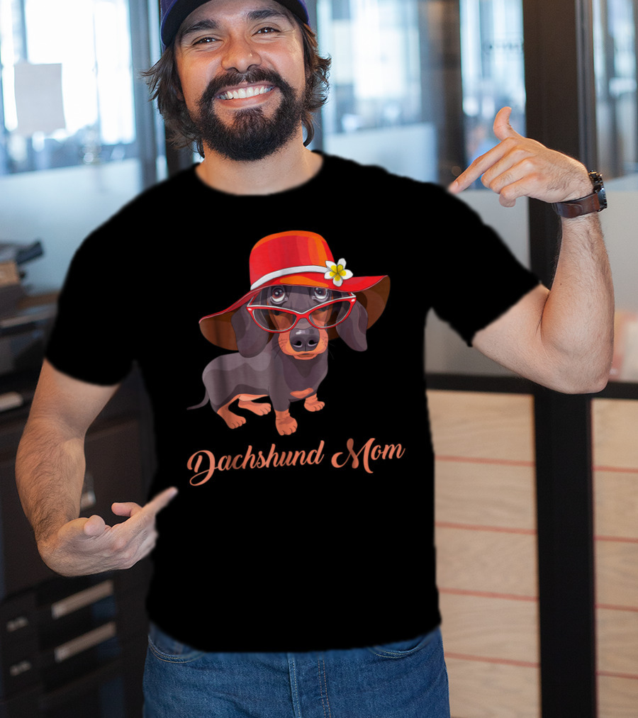 Dachshund Mom Mom Of Dachshund Dogs Pet Puppies With Red Hat And Glasses T-Shirt