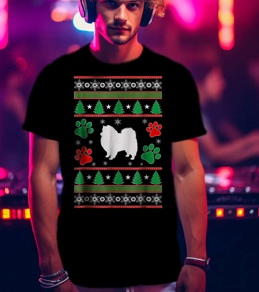 American Eskimo Spitz Mom Holiday Dogs Christmas Trees Snowflakes Paws T-Shirt