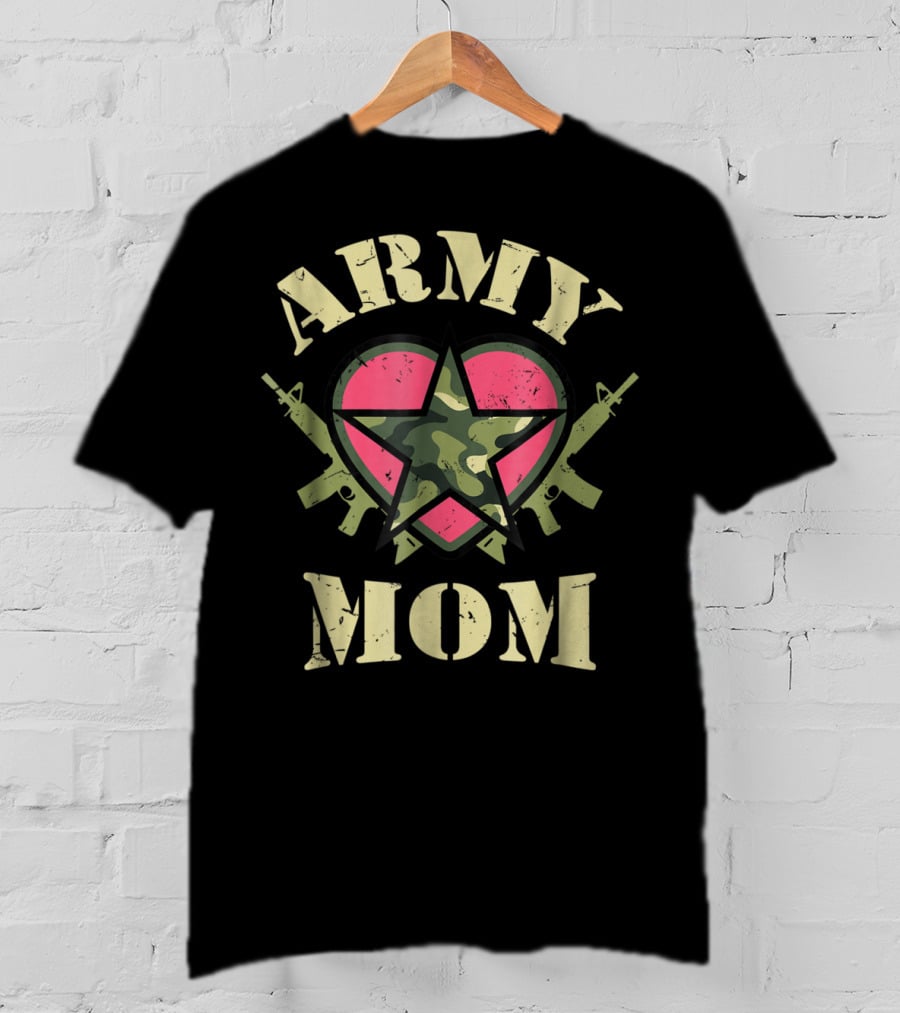 Army Mom Proud Heart With Camouflage Star And Rifles T-Shirt