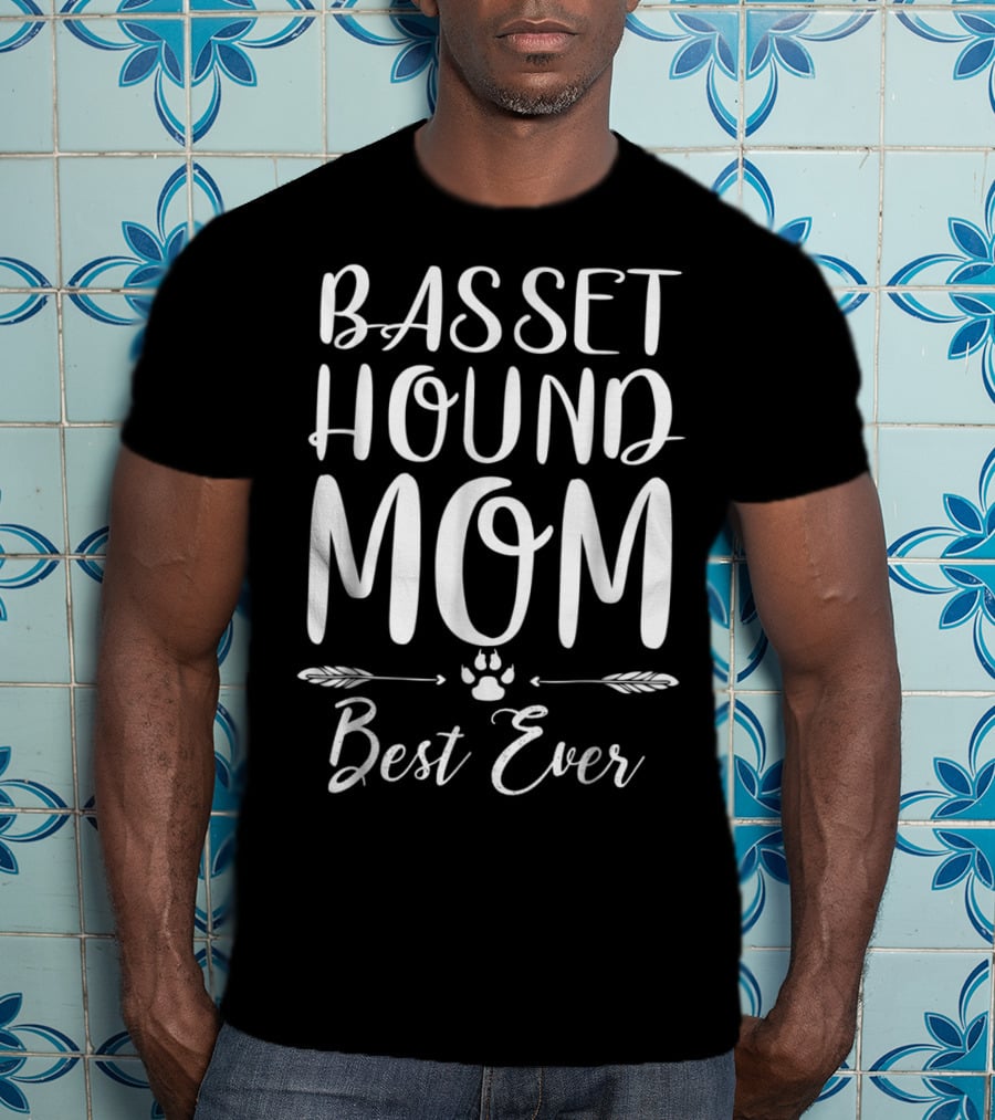 Basset Hound Mom Best Ever Paw Print Arrows T-Shirt