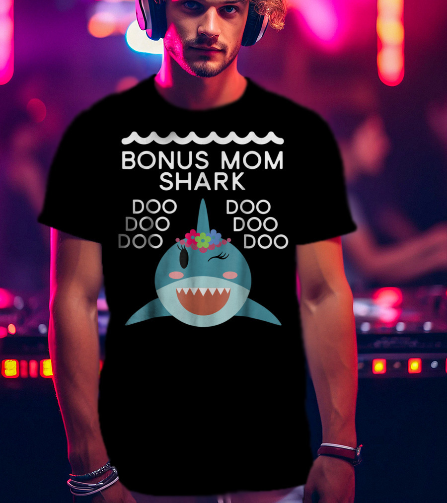 Bonus Mom Shark Doo Doo Doo Doo Doo Doo Doo T-Shirt