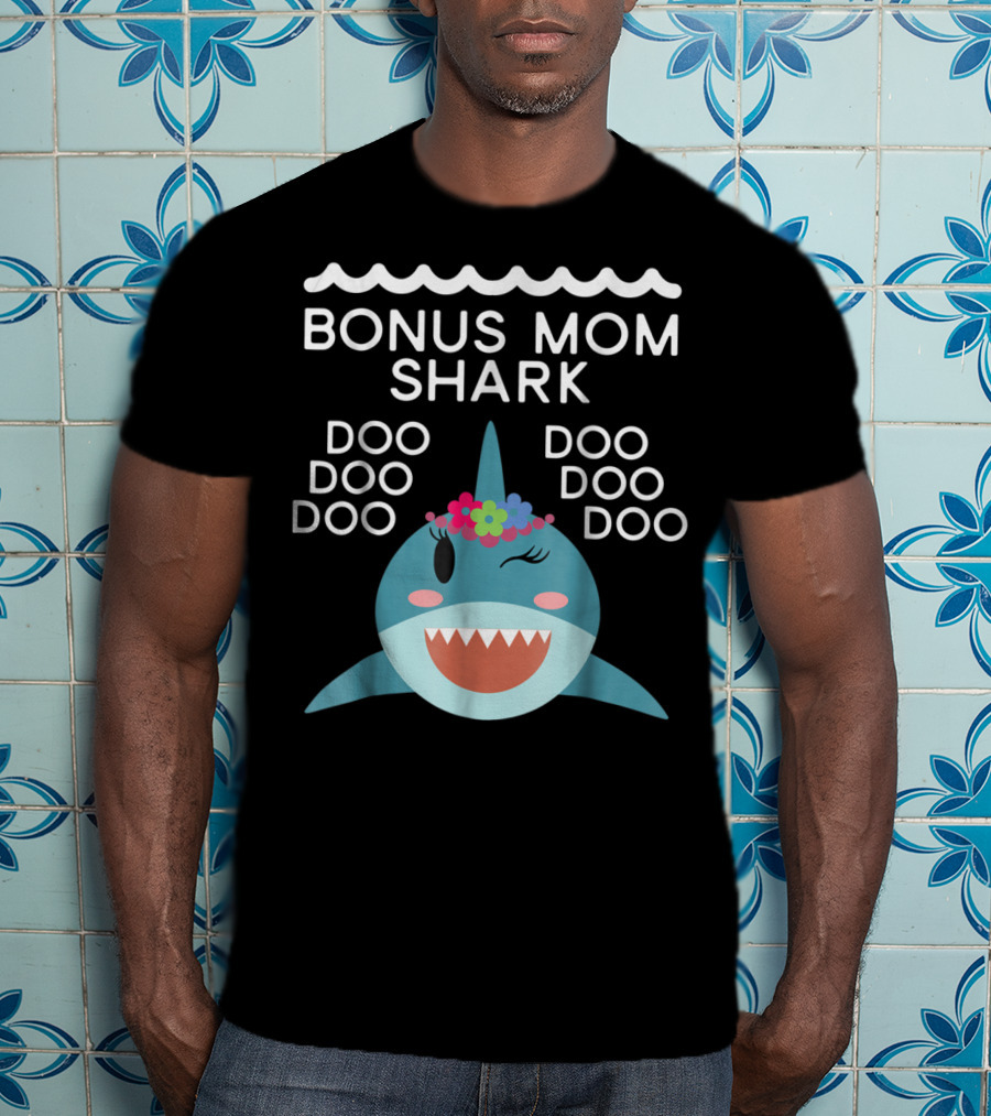 Bonus Mom Shark Doo Doo Doo Doo Doo Doo Doo T-Shirt
