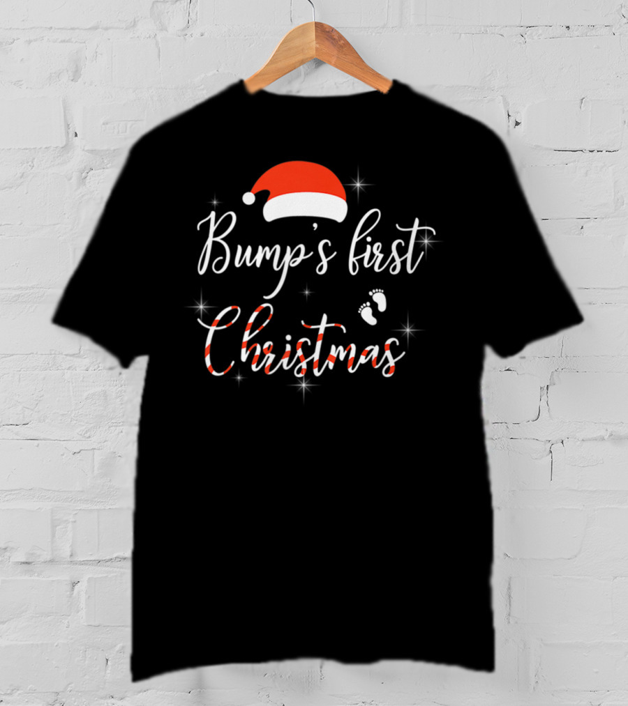 Bump's First Christmas Santa Hat Baby Feet Pregnant Mom Expecting Baby T-Shirt