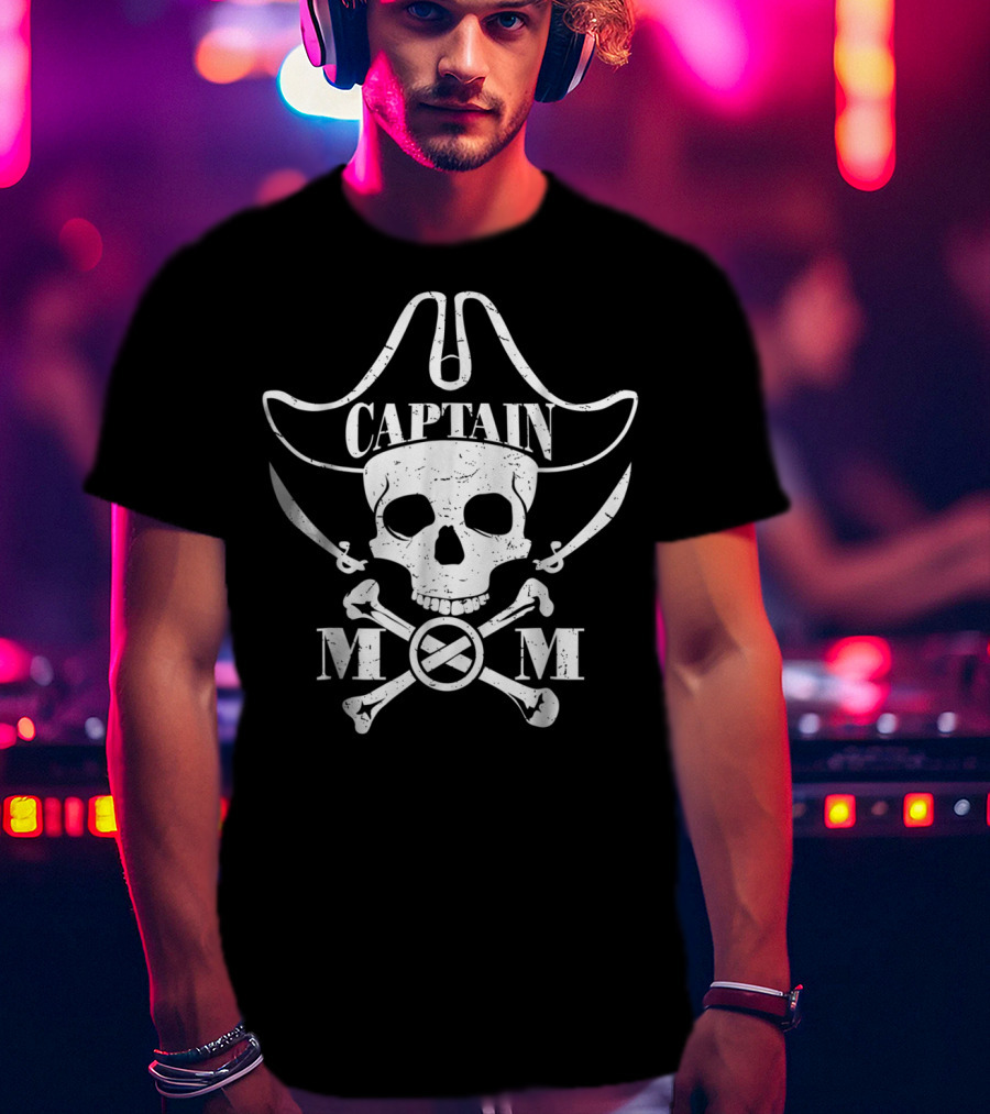 Captain Mom Skull Crossbones Pirate Halloween T-Shirt