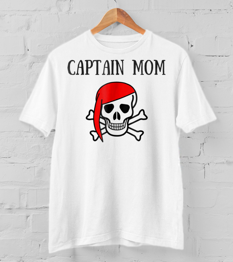 Captain Mom Pirate Skull Red Bandana Halloween Women T-Shirt