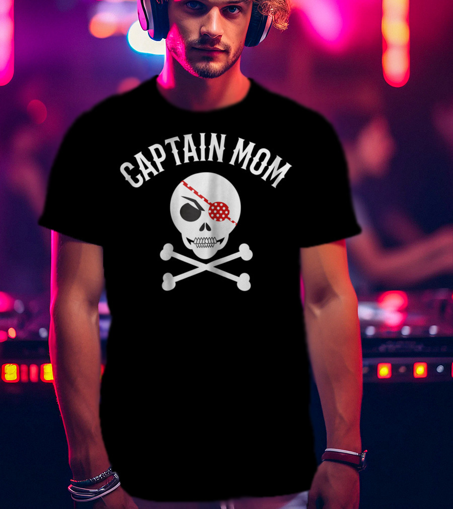 Captain Mom Pirate Skull Crossbones Halloween T-Shirt