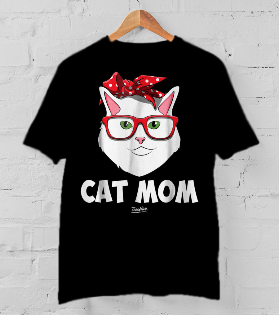 Cat Mom Funny Cat Lover With Glasses And Red Bow T-Shirt