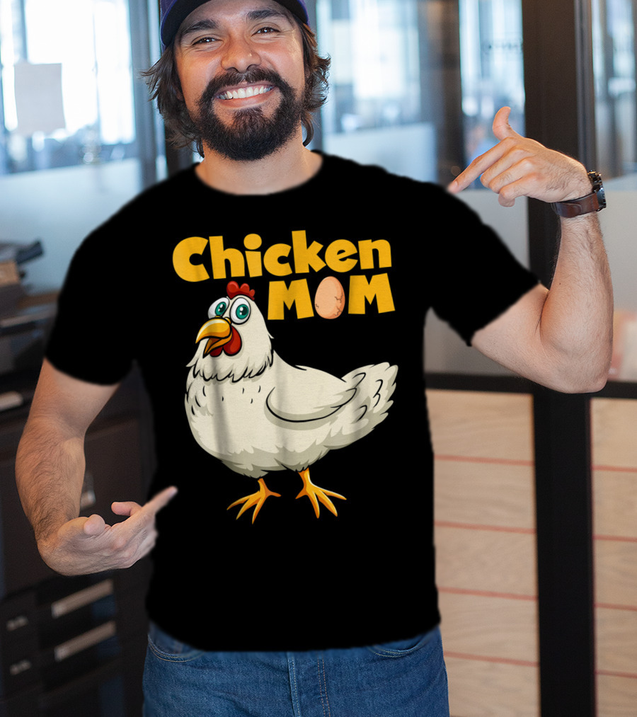 Chicken Mom Cute Cartoon Hen With Egg Lettering T-Shirt