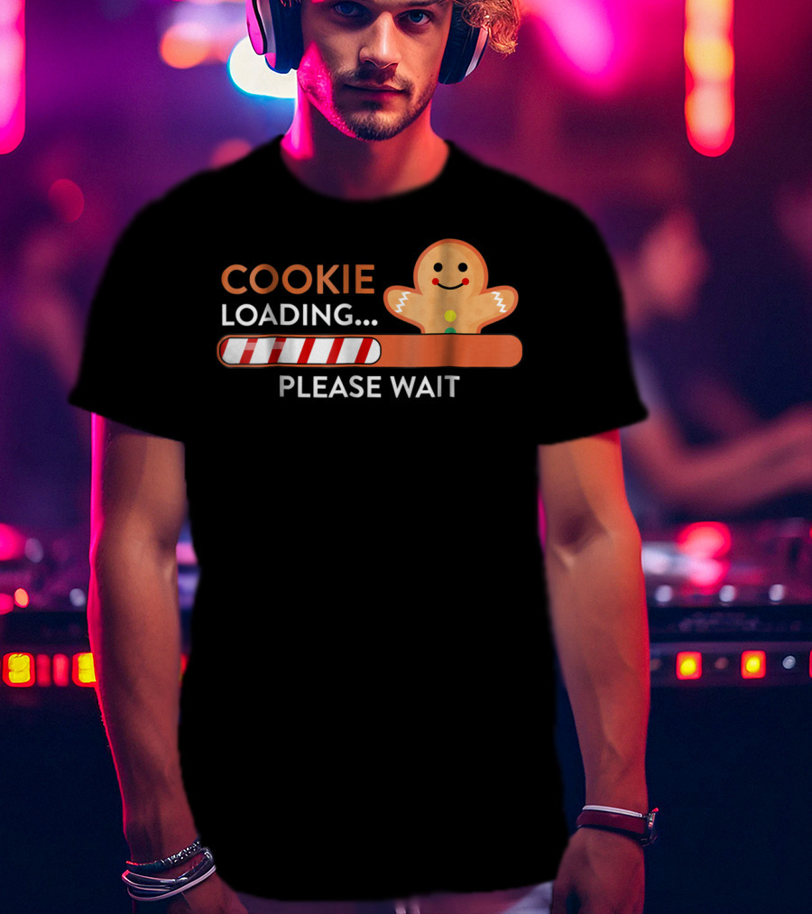 Cookie Loading Please Wait Christmas Funny Pregnant Mom Gingerbread Holiday T-Shirt