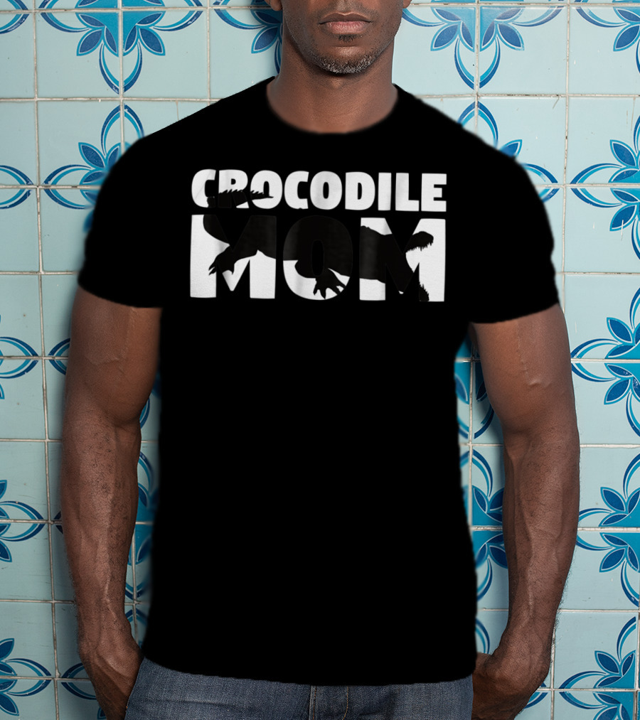 Crocodile Mom Crocodile Lover Animal For Mother T-Shirt