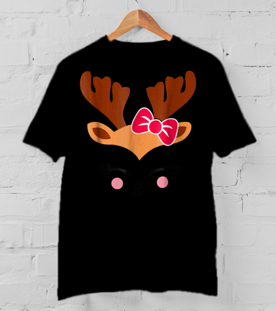 Cute Reindeer With Bow For Awesome Girlfriend Mom Daughter T-Shirt