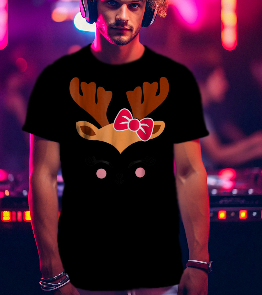 Cute Reindeer With Bow For Awesome Girlfriend Mom Daughter T-Shirt