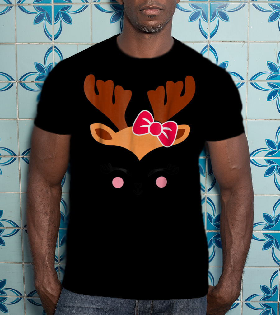 Cute Reindeer With Bow For Awesome Girlfriend Mom Daughter T-Shirt