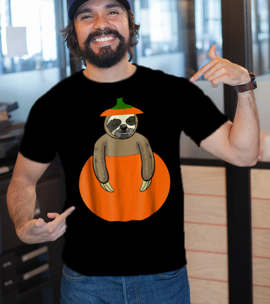 Cute Sloth Pumpkin Halloween Costume For Teacher Mom And Dad T-Shirt