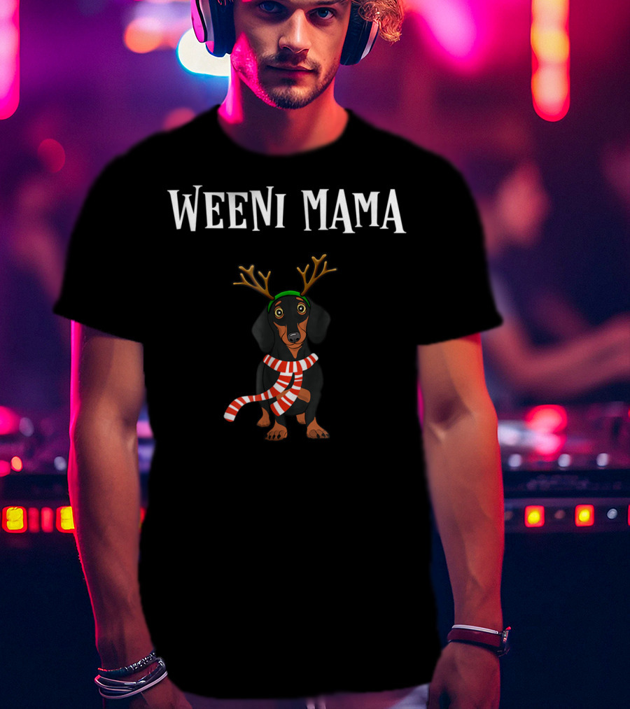 WEENI MAMA Dachshund With Reindeer Antlers And Candy Cane Scarf T-Shirt