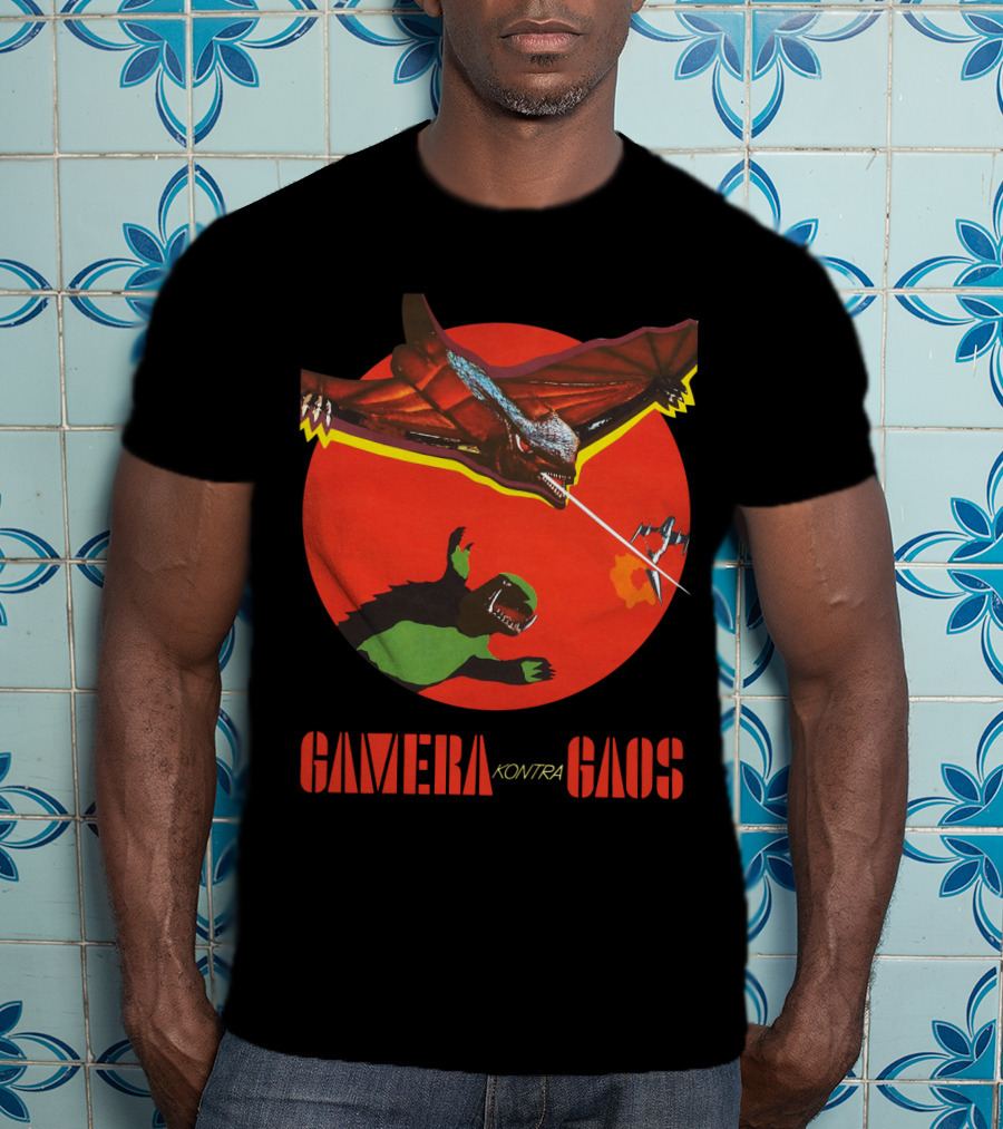 Gamera Kontra Gaos Retro Monster Battle Scene T-Shirt
