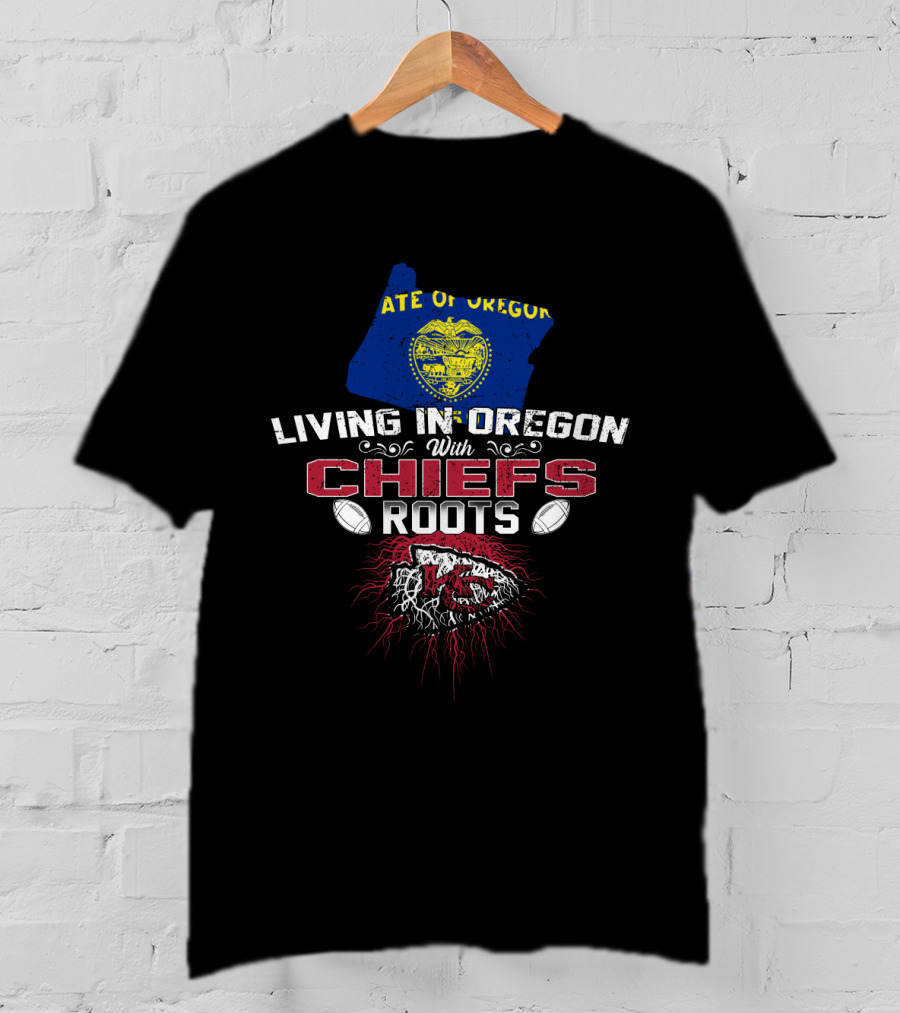 Living In Oregon With Chiefs Roots State Of Oregon Flag Football T-Shirt