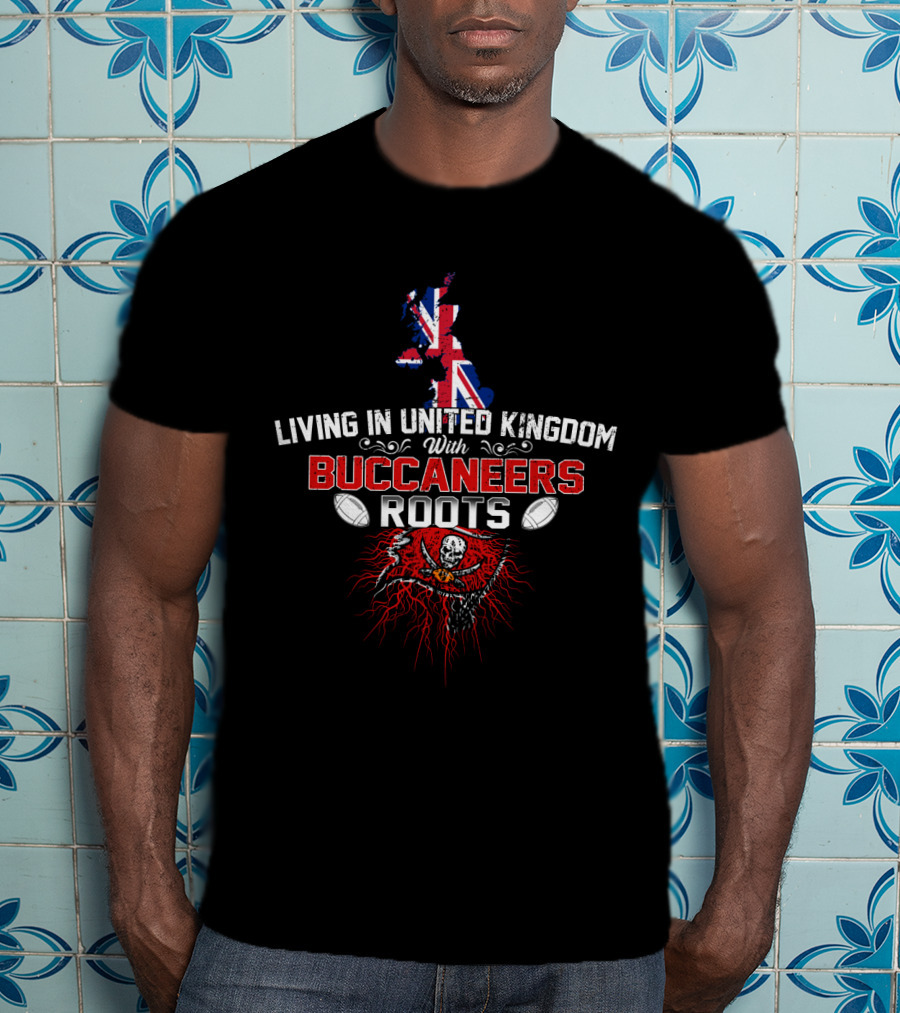 Living In United Kingdom With Buccaneers Roots UK Flag Pirate Skull Footballs T-Shirt