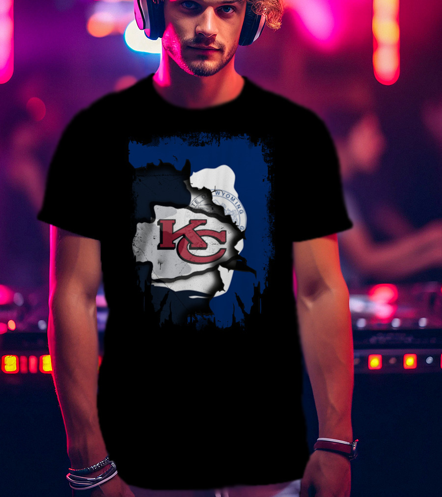 Wyoming State Seal Combined With KC Chiefs T-Shirt