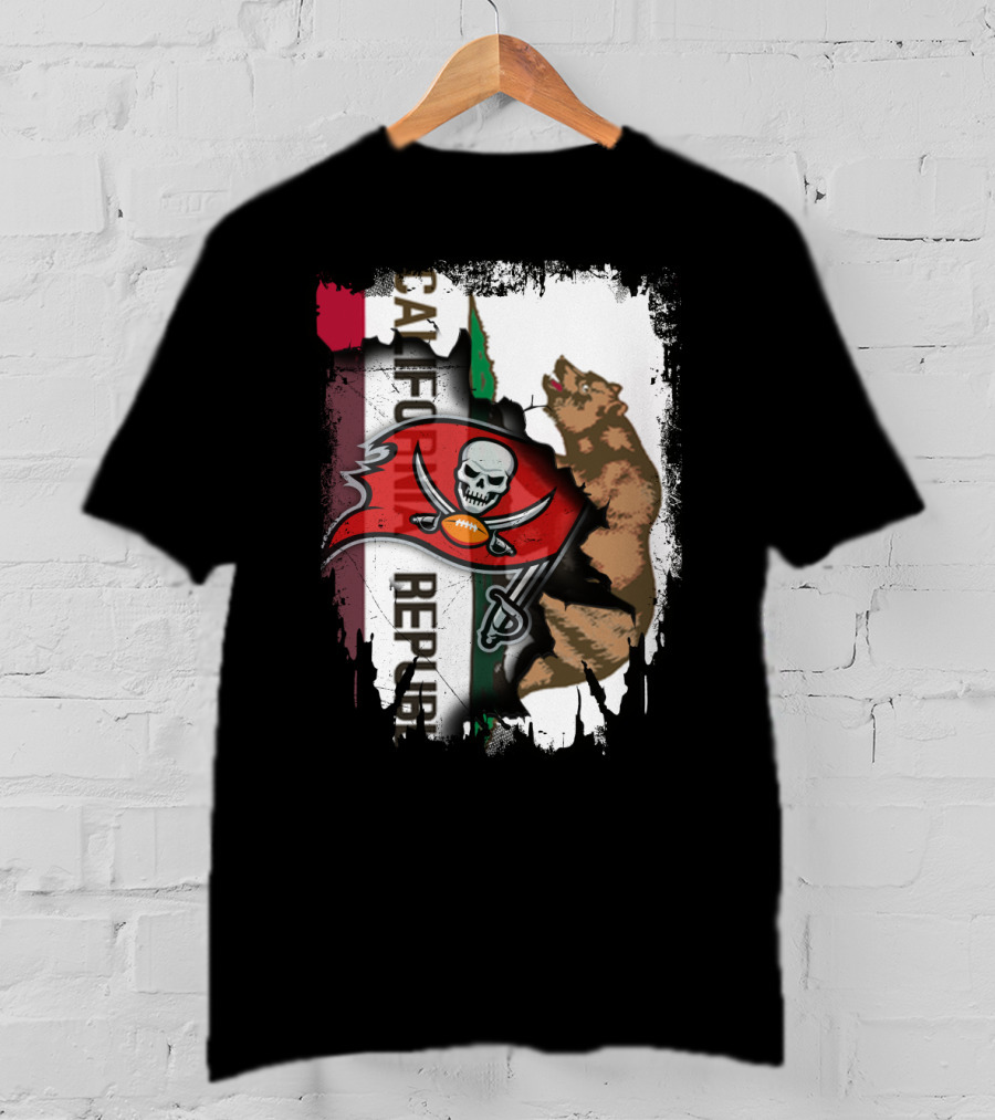 California Republic Bear With Buccaneers Pirate Flag T-Shirt