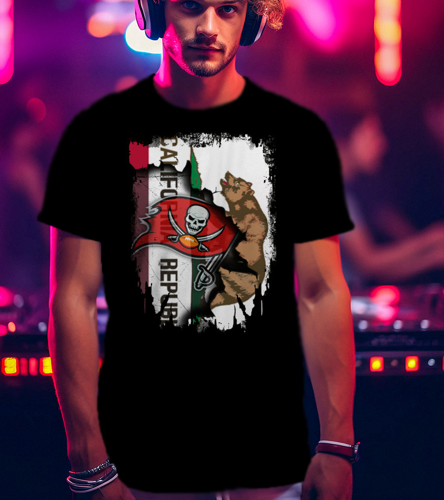 California Republic Bear With Buccaneers Pirate Flag T-Shirt
