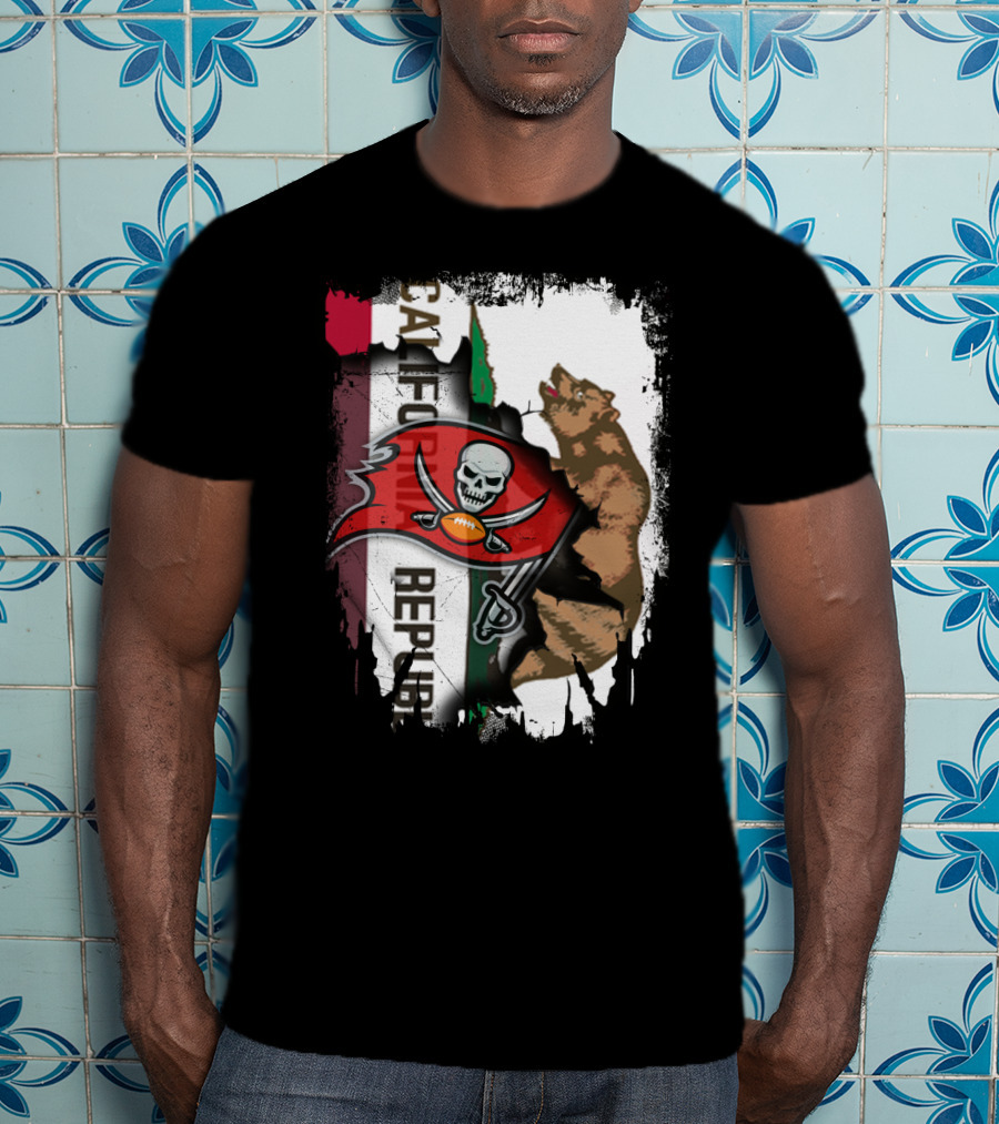 California Republic Bear With Buccaneers Pirate Flag T-Shirt