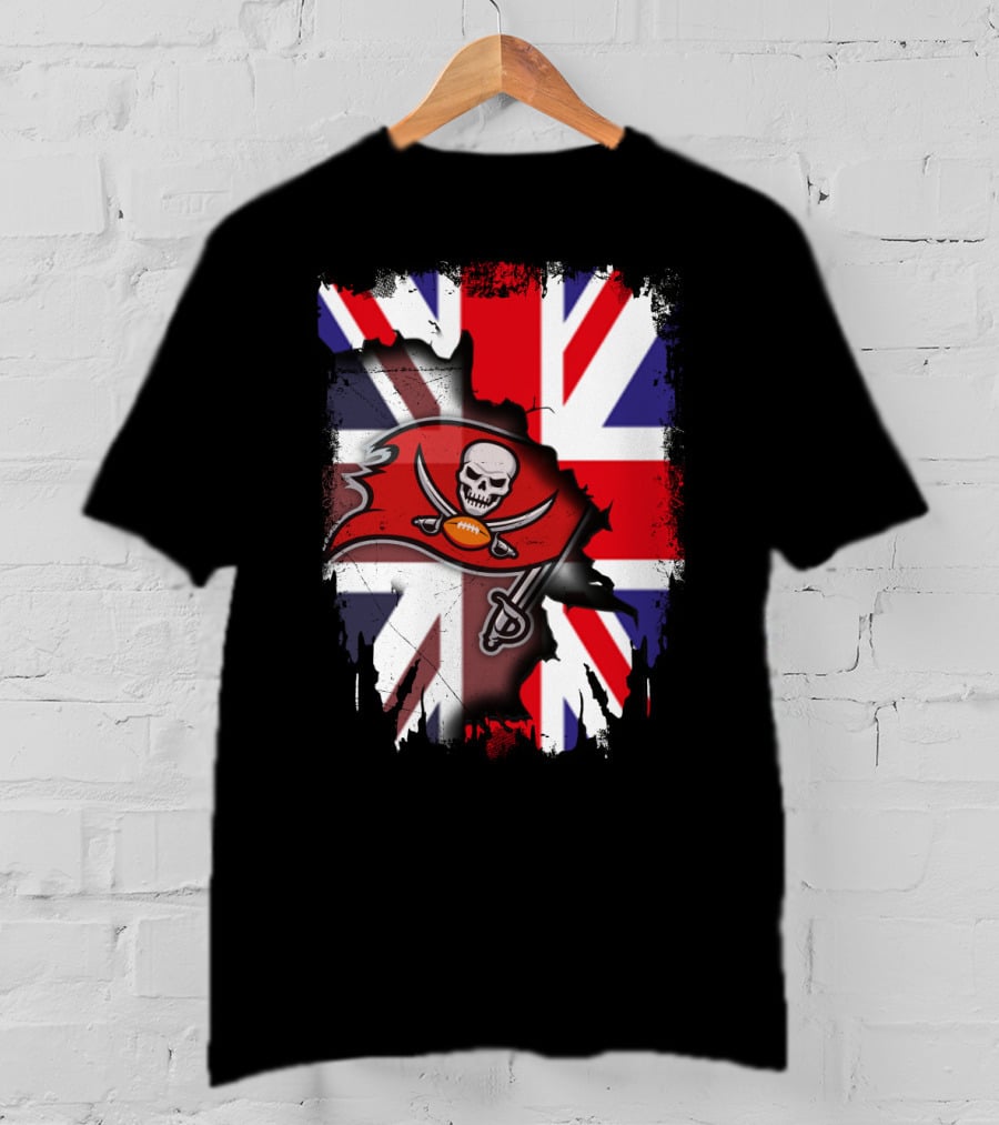 United Kingdom Flag With Buccaneers Skull And Swords T-Shirt