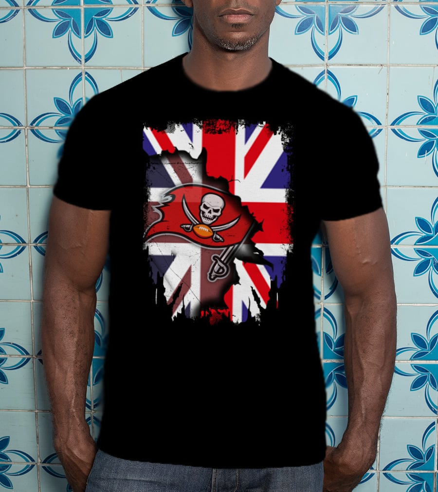 United Kingdom Flag With Buccaneers Skull And Swords T-Shirt