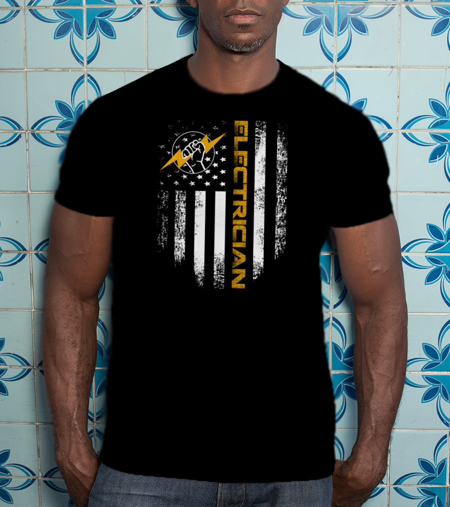 USA Flag Electrician Vintage Fist Lightning Bolt T-Shirt