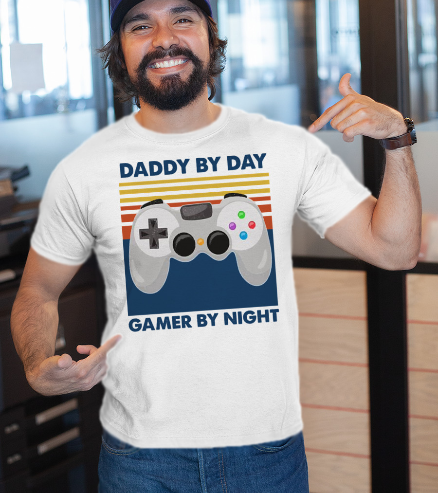 Daddy By Day Gamer By Night Retro Game Controller T-Shirt