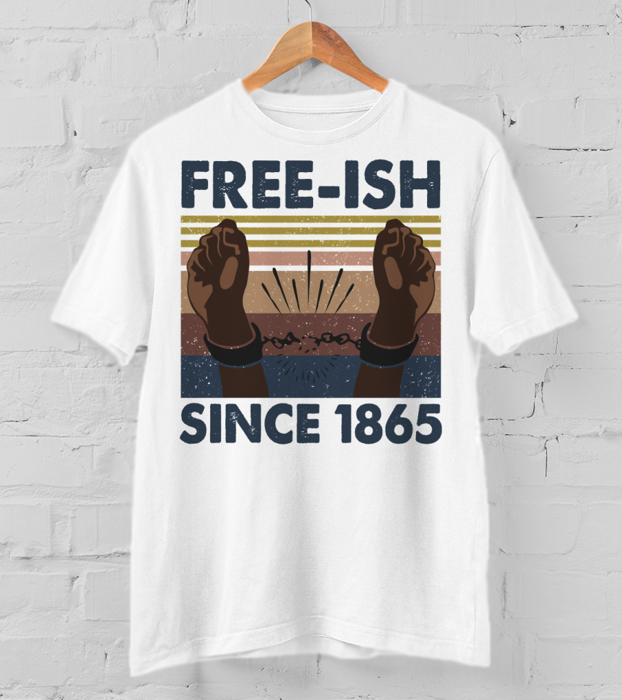 Freeish Since 1865 Vintage Black Day Fists Breaking Chains Retro Stripes T-Shirt