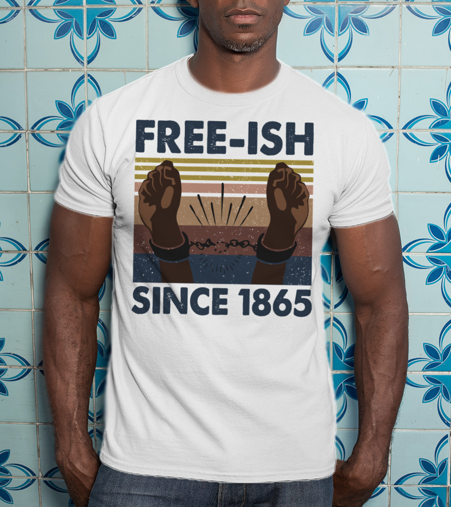 Freeish Since 1865 Vintage Black Day Fists Breaking Chains Retro Stripes T-Shirt