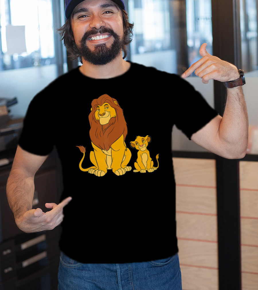 Disney The Lion King Mufasa And Young Simba Sitting Together T-Shirt