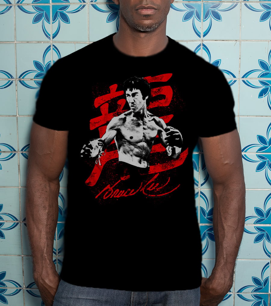 Bruce Lee Fighting Pose With Red Kanji Background T-Shirt