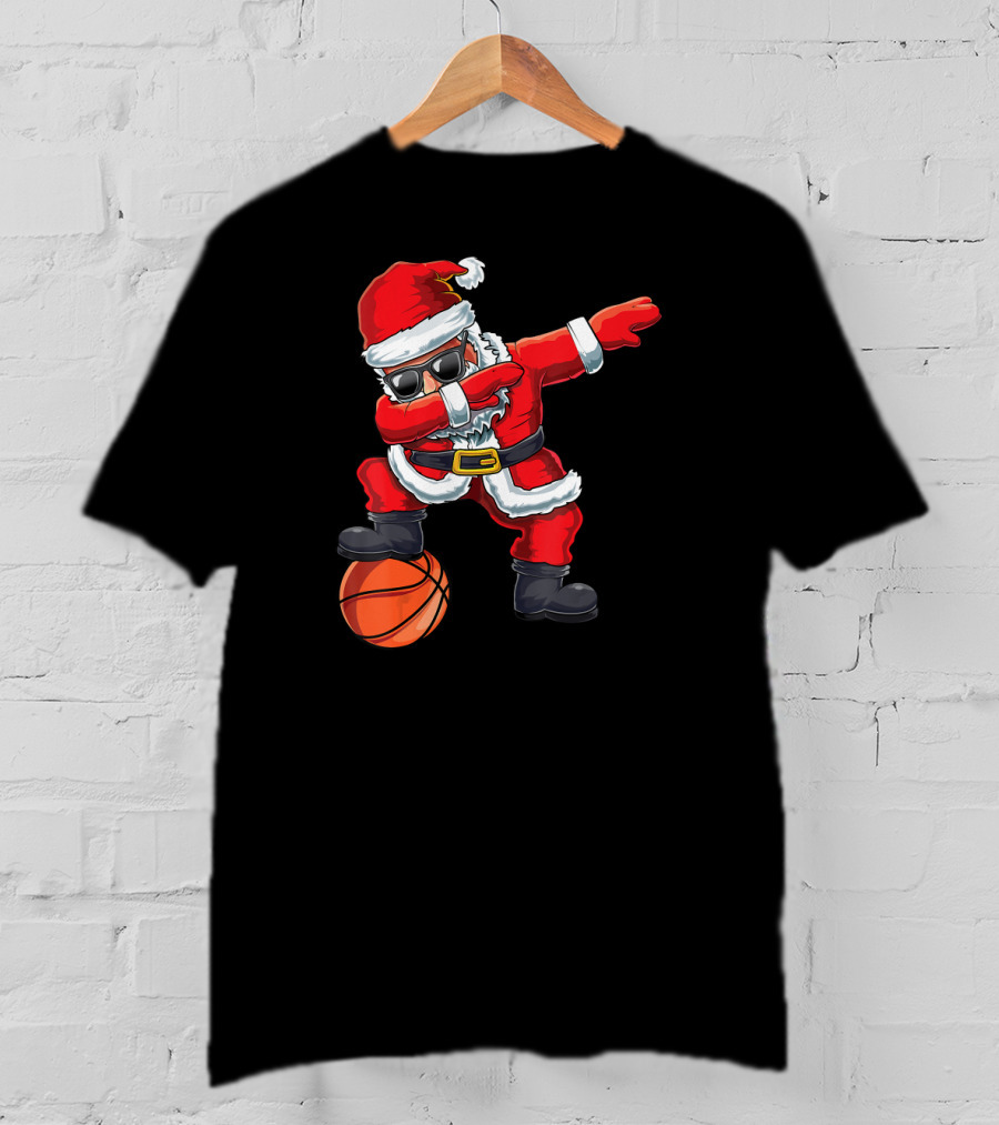 Christmas Santa Dabbing On Basketball Court Holiday Fun T-Shirt
